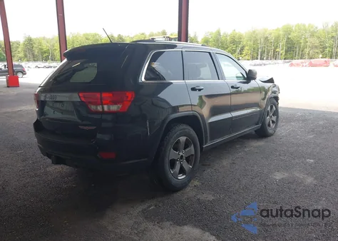 2013 Jeep Grand Cherokee Laredo Trailhawk z USA, uszkodzony, nr VIN 1C4RJFAG3DC647936